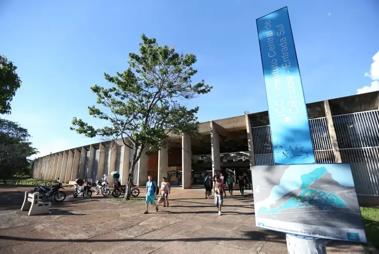 Novo governo terá como desafio recompor orçamento da educação