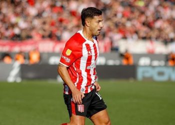 lateral-argentino-embarca-para-se-apresentar-ao-fortaleza