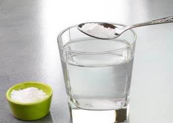 beber-agua-com-bicarbonato-de-sodio-faz-bem?-veja-riscos-e-beneficios