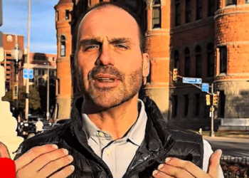 ‘entreguismo’-e-‘infiel’-aos-eleitores:-eduardo-bolsonaro-deveria-renunciar