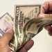 dolar-recua-a-espera-de-decisoes-de-juros-nos-eua-e-no-brasil;-ibovespa-sobe-aos-131-mil-pontos