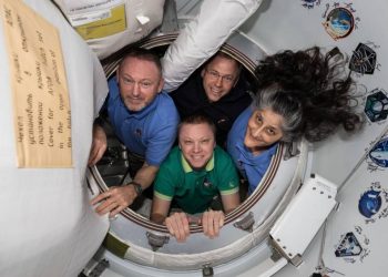 ao-vivo:-acompanhe-a-chegada-de-astronautas-que-ficaram-‘presos’-no-espaco-por-9-meses
