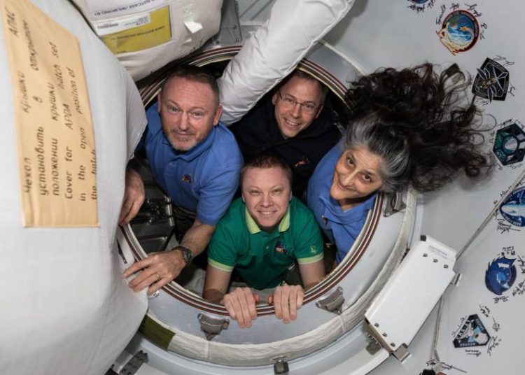 ao-vivo:-acompanhe-a-chegada-de-astronautas-que-ficaram-‘presos’-no-espaco-por-9-meses