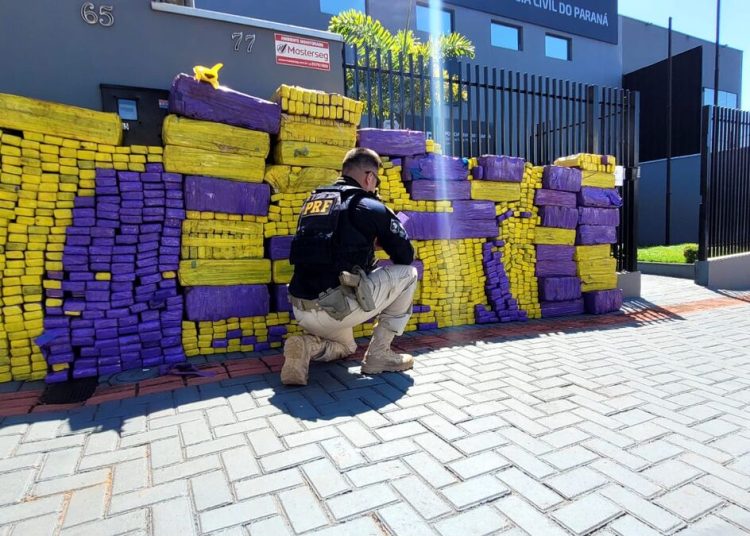 prf-apreende-1,2-tonelada-de-maconha-em-cambe