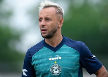coritiba-toma-decisao-sobre-futuro-do-lateral-rafinha