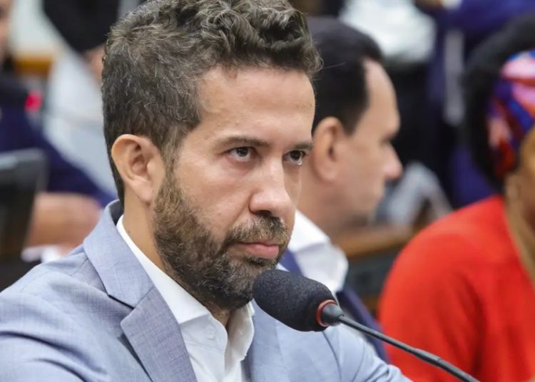 pl-pede-cassacao-de-janones-por-‘mentir’-a-camara-sobre-rachadinha