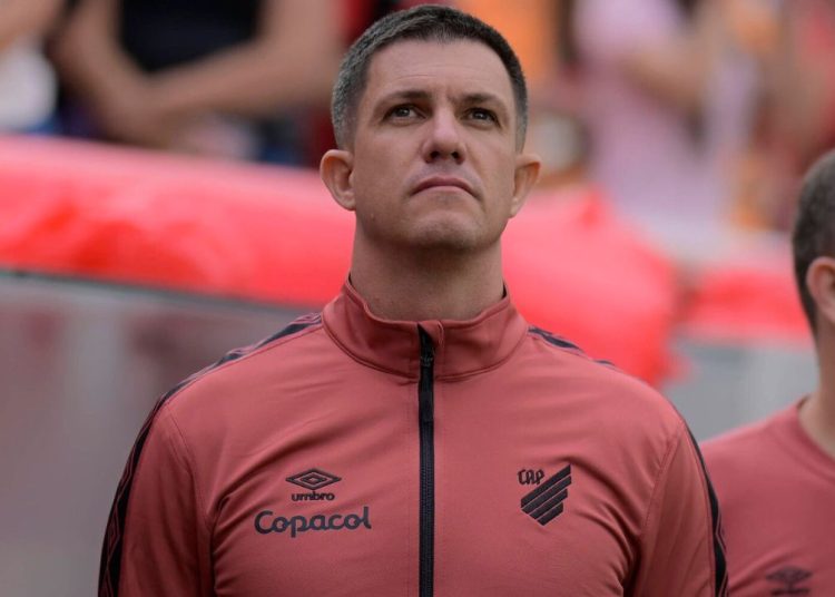 athletico:-barbieri-faz-trabalho-razoavel,-mas-nao-resolve-problema-cronico