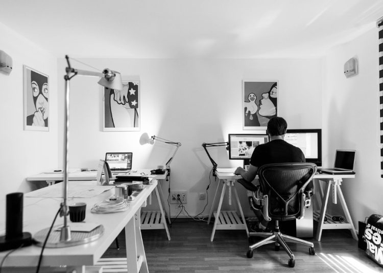 ​cadeiras-de-escritorio-minimalistas:-elegancia-e-funcionalidade