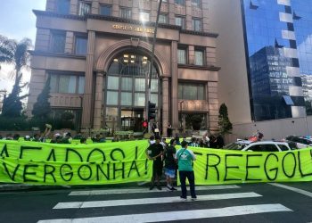 torcida-do-coritiba-invade-sao-paulo-em-protesto-contra-saf-da-treecorp