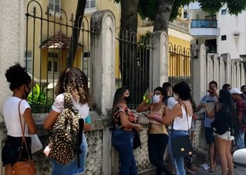 primeiro-dia-do-enem-tem-participacao-de-mais-de-2,4-milhoes-de-alunos
