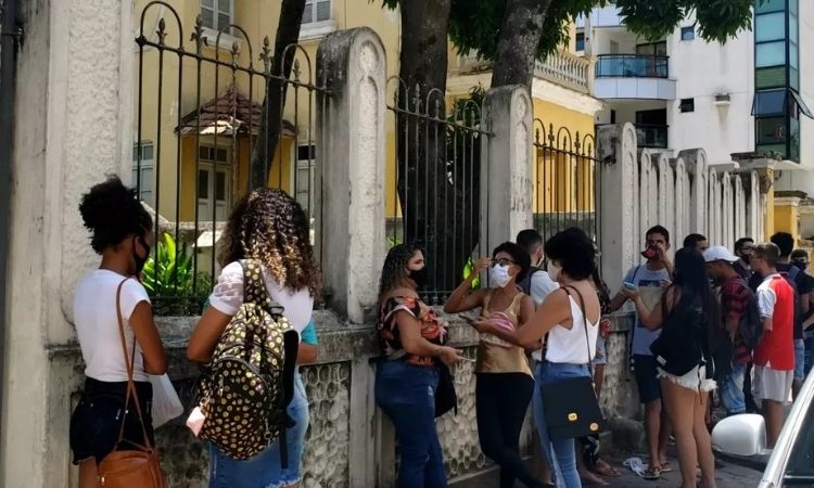 primeiro-dia-do-enem-tem-participacao-de-mais-de-2,4-milhoes-de-alunos