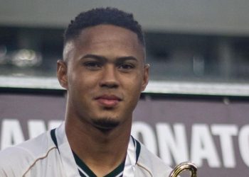 meia-deixa-coritiba-e-acerta-em-definitivo-com-clube-sem-divisao-que-virou-saf