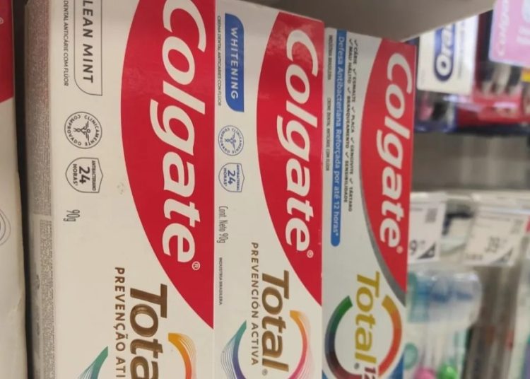 anvisa-suspende-creme-dental-da-colgate-apos-relatos-de-reacoes