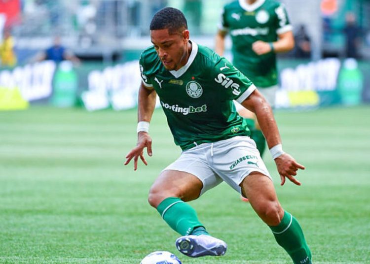 vitor-roque-amplia-marca-terrivel-e-palmeiras-leva-vaias