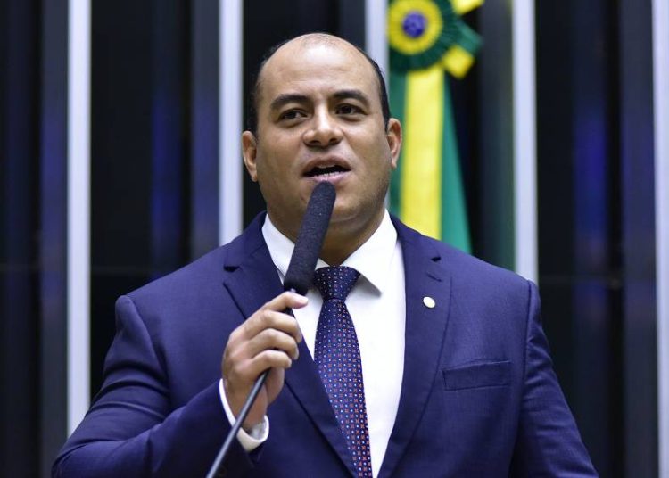 camara-procura-ex-deputado-que-estourou-limite-da-verba-de-gabinete