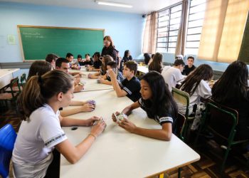 tce-suspende-gestao-privada-de-escolas-do-parana-a-pedido-de-pt-e-app-sindicato