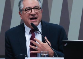 padilha-atende-82-parlamentares-em-sua-primeira-ida-ao-congresso