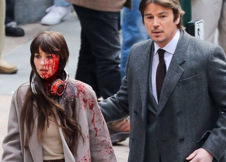 ‘verity’:-dakota-johnson-leva-banho-de-sangue-em-filme-de-colleen-hoover