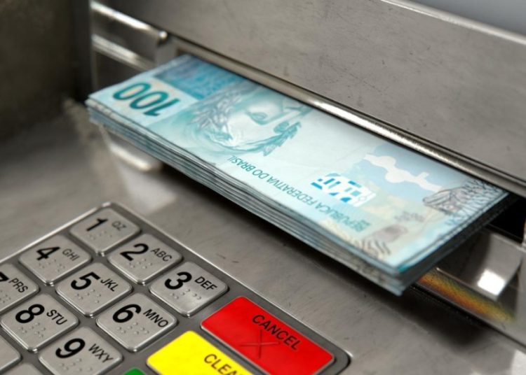 governo-antecipa-13o-salario-de-aposentados-do-inss-para-abril-e-maio