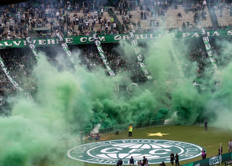 com-promocao,-coritiba-registra-melhor-publico-desde-2023-e-mozart-rasga-elogios