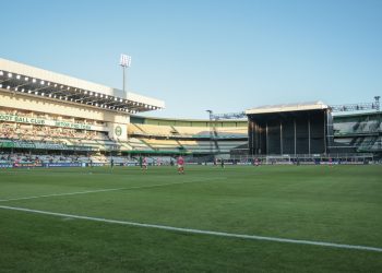 olivia-rodrigo-ignora-show-no-estadio-do-coritiba-e-causa-polemica