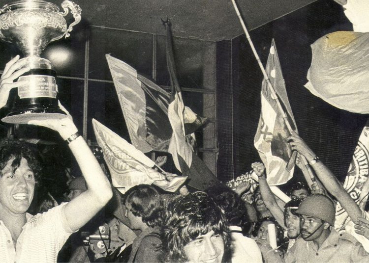 um-livro-que-conta-a-vitoriosa-carreira-do-capitao-hidalgo-no-futebol-e-no-radio