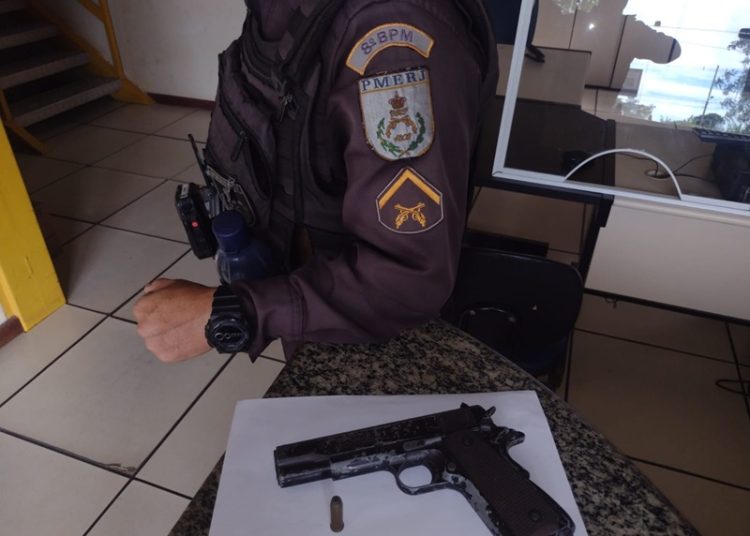 homem-e-preso-apos-ameacar-de-morte-e-agredir-filha-com-tapas-e-golpes-de-muleta,-em-sfi