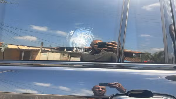 carro-de-deputado-federal-e-atingido-por-tiros-no-rio