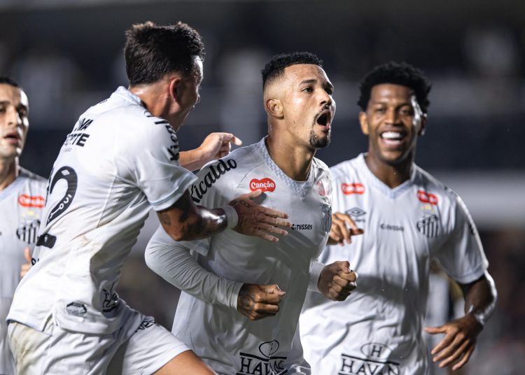 ex-athletico-tira-onda-com-o-galo-e-irrita-hulk;-jogador-ja-causou-polemica-contra-o-coritiba