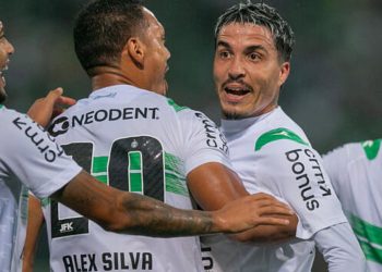 coritiba-perde-titular-contra-o-remo-e-mozart-diz:-“espero-que-nao-seja-grave”