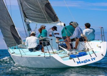 na-abertura-da-energisa-buzios-sailing-week,-torben-grael-larga-na-frente