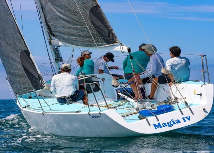 na-abertura-da-energisa-buzios-sailing-week,-torben-grael-larga-na-frente