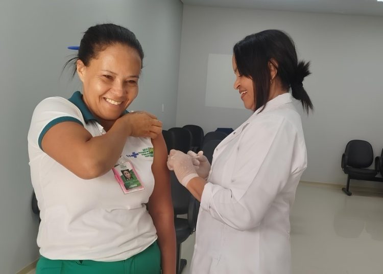 policlinica-estadual-de-posse-promove-vacinacao-contra-a-gripe-para-colaboradores