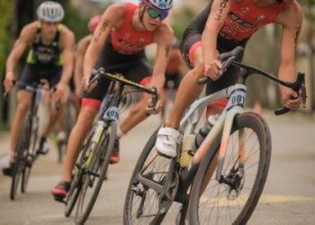 campeao-em-2024,-luigi-vanzella-disputa-primeira-etapa-do-trofeu-brasil-de-triathlon,-em-santos