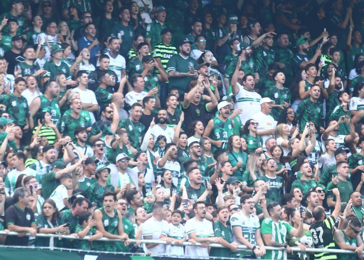 coritiba-tem-os-melhores-publicos-da-serie-b-e-tecnico-exalta-torcida
