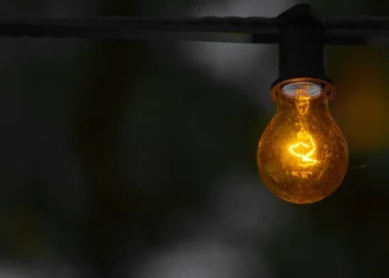 conta-de-luz-tera-bandeira-amarela-em-maio-e-consumidores-terao-custo-extra