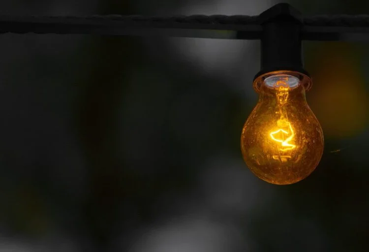 conta-de-luz-tera-bandeira-amarela-em-maio-e-consumidores-terao-custo-extra