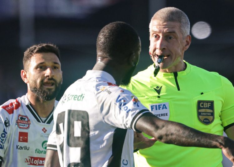 em-jogo-de-polemica-do-var,-operario-arranca-empate-com-o-vasco-pela-copa-do-brasil