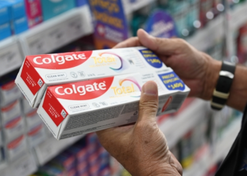 anvisa-volta-a-interditar-pasta-dental-da-colgate