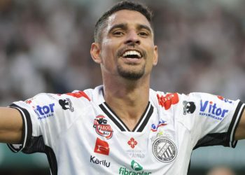 atacante-brilha-e-operario-atropela-o-botafogo-sp-no-couto-pereira