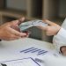 antecipacao-salarial:-como-empresas-podem-ajudar-no-combate-ao-endividamento-familiar