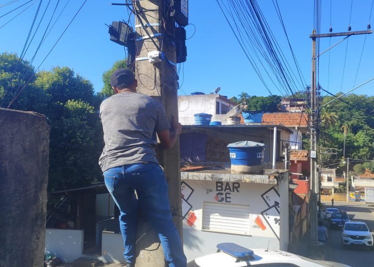 policia-civil-retira-cameras-de-vigilancia-do-trafico-durante-operacao-em-itaperuna