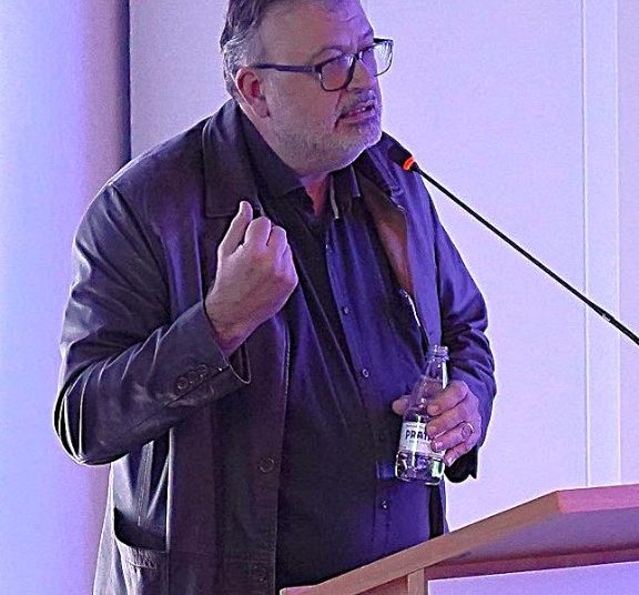 hc-reune-profissionais-que-defendem-integracao-das-ciencias-para-cuidar-de-saude-mental