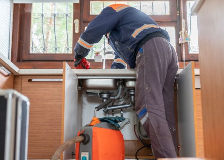 demanda-por-servicos-de-desentupimento-cresce-na-capital-paulista-apos-aumento-de-chuvas