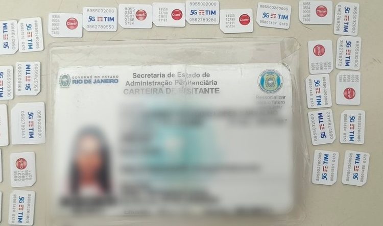 visitante-e-flagrada-ao-tentar-entrar-em-presidio-de-campos-com-27-chips-de-celular
