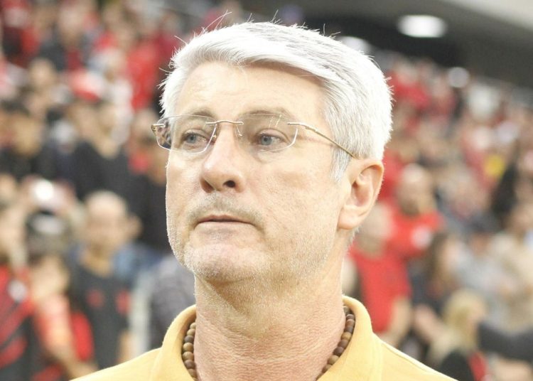 river-plate-volta-a-carga-para-contratar-lucas-esquivel-do-athletico