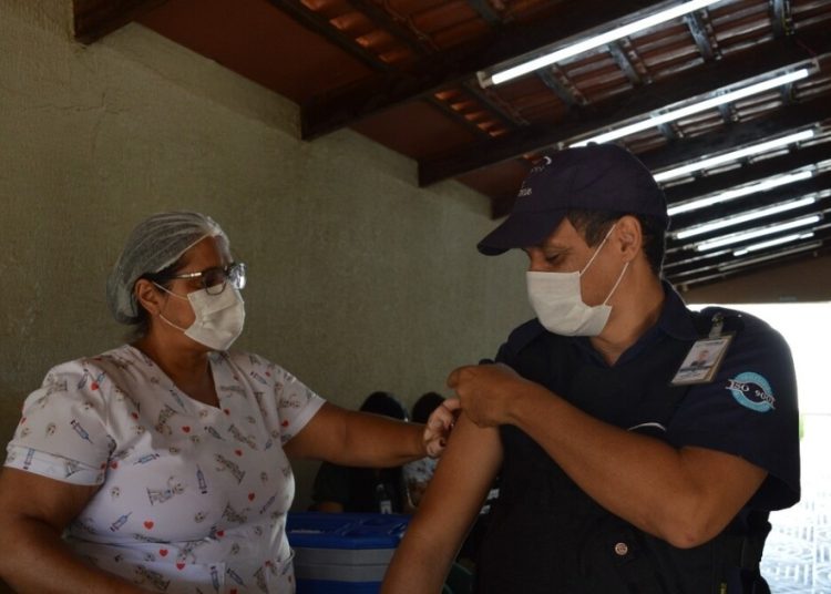 campanha-de-vacinacao-para-colaboradores-do-hetrin