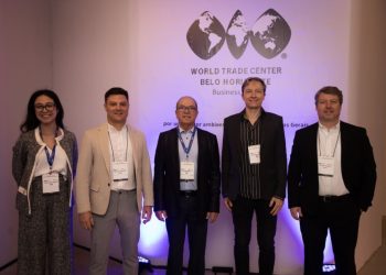 empresarios-se-reunem-para-discutir-sobre-tecnologia,-dados-e-vendas