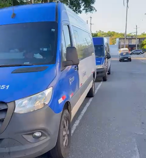 IMPASSE NO TRANSPORTE DE CAMPOS: Setor C amanhece sem vans e permissionários acampam em frente à prefeitura