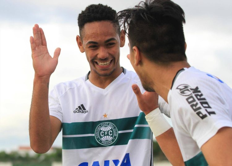 matheus-cunha-no-manchester-united-relembra-erro-grosseiro-do-coritiba